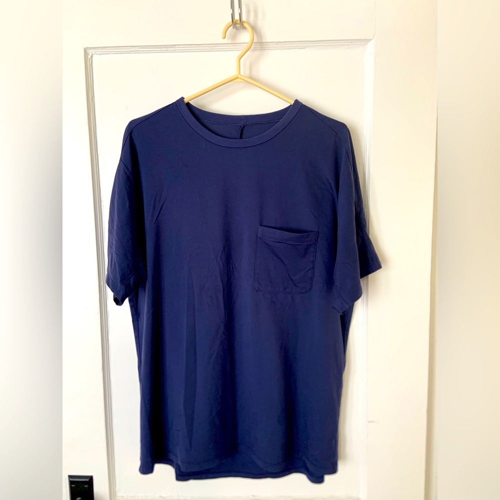 Lululemon The Fundamental T size Large oversized pocket T EUC dark blue